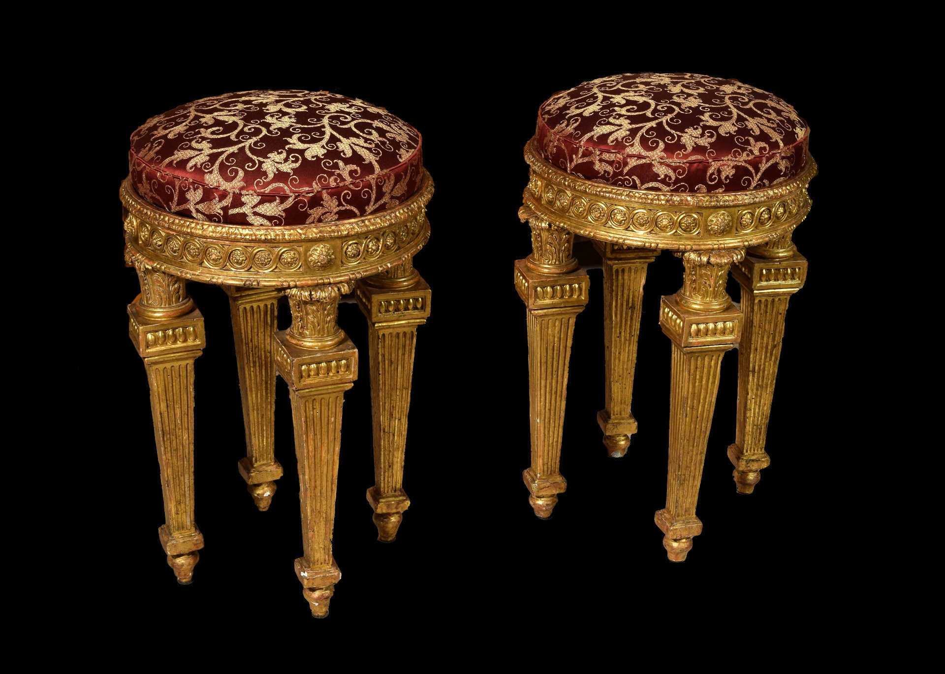 Splendid pair of neoclassical stools in carved and gilded wood, Sicily, second half of the 18th century